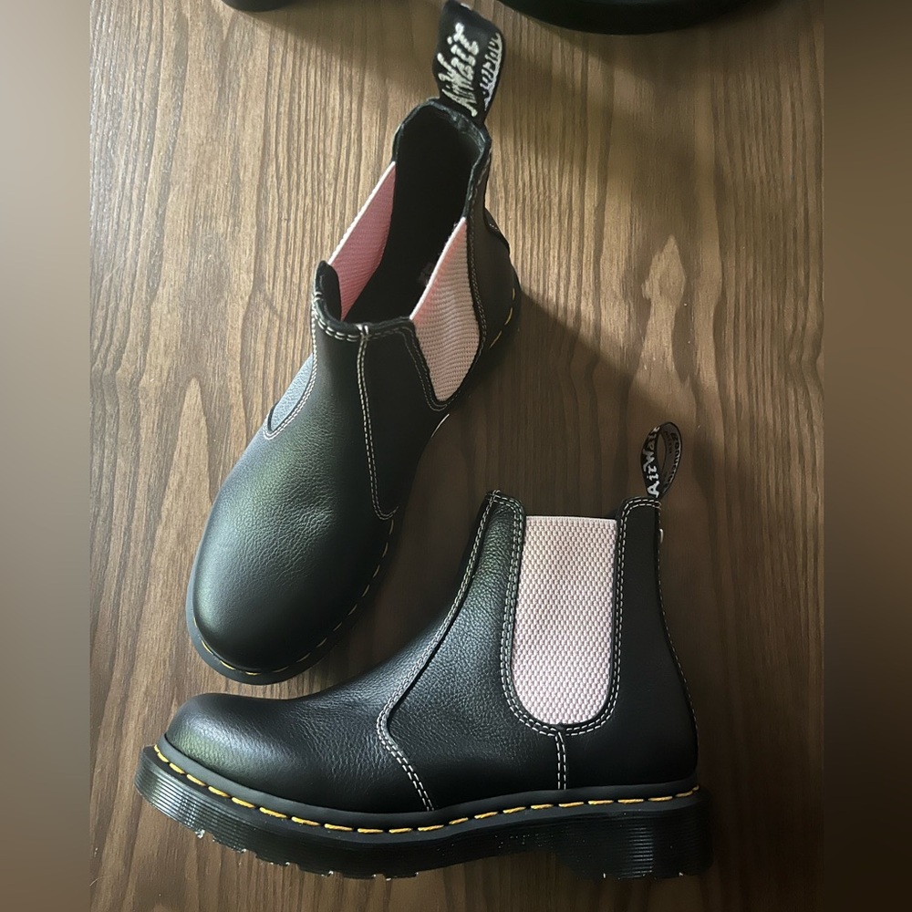 NIB Dr. Martens Black + Baby Pink Virginia Chelsea Boot